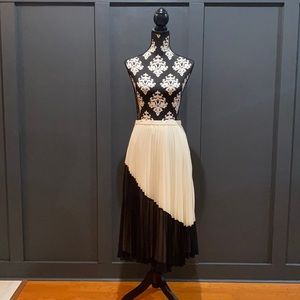 Banana Republic Black and White Pleated Skirt